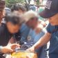 Pria paruh baya saat diamankan Satresnarkoba Polrestabes Medan  beserta barang bukti. (Foto/ist).