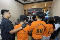 Satresnarkoba Polrestabes Medan membongkar jaringan peredaran pod getar asal Malaysia dan menyita 295 vape narkoba dari tiga pelaku di sejumlah lokasi di Kota Medan. (Foto/ist).