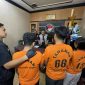 Satresnarkoba Polrestabes Medan membongkar jaringan peredaran pod getar asal Malaysia dan menyita 295 vape narkoba dari tiga pelaku di sejumlah lokasi di Kota Medan. (Foto/ist).