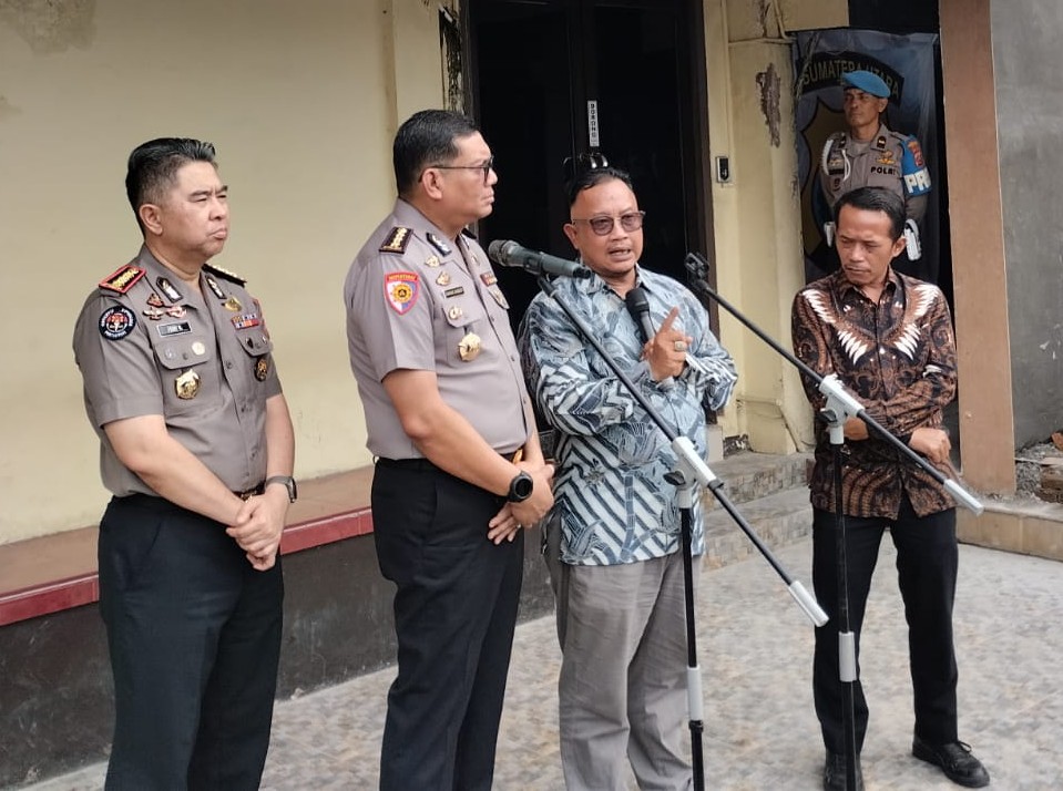 Komisioner Kompolnas M Choirul Anam memberikan keterangan terkait kasus kematian Winda Lorenza Gowasa di Polrestabes Medan, Rabu (23/9/2026). Foto/ist.
