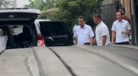 Sejumlah pria terlihat berada di dekat kendaraan dalam dokumentasi terkait perkara dugaan pemalsuan surat tanah yang tengah diberitakan. fhoto/ist.