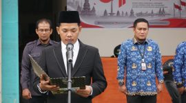 Ketua Bawaslu Kota Padangsidimpuan membacakan naskah dalam rangkaian peringatan Hari Kesaktian Pancasila, Rabu (1/10/2026). Momentum tersebut menjadi pengingat untuk memperkuat komitmen menjaga demokrasi yang berlandaskan nilai-nilai Pancasila. Fhoto/doc.