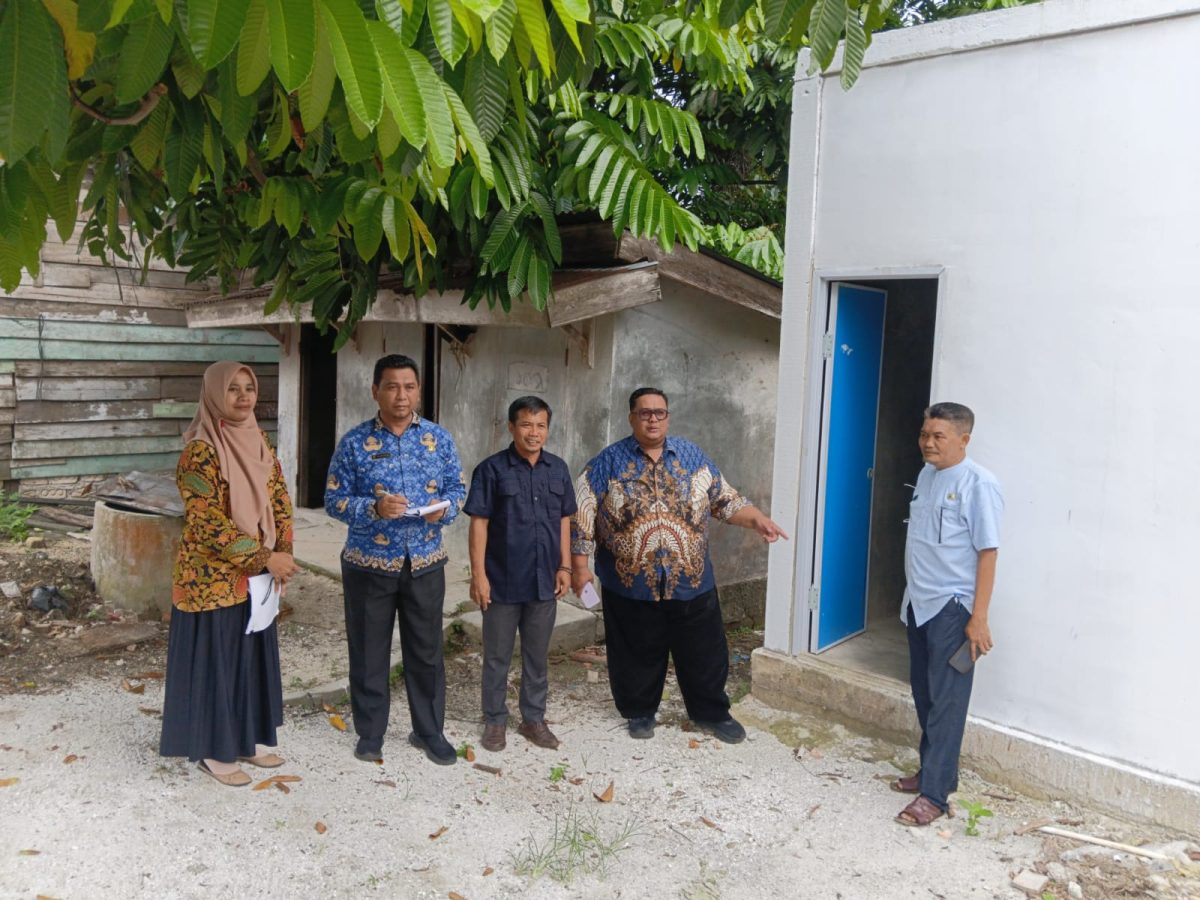 Camat Rumbio Jaya bersama tim verifikasi kecamatan meninjau langsung salah satu lokasi pembangunan di Desa Tambusai dalam kegiatan Monitoring dan Evaluasi pengelolaan Dana Desa dan Alokasi Dana Desa Semester I Tahun Anggaran 2026. Fhoto/doc.