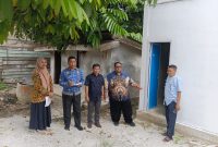 Camat Rumbio Jaya bersama tim verifikasi kecamatan meninjau langsung salah satu lokasi pembangunan di Desa Tambusai dalam kegiatan Monitoring dan Evaluasi pengelolaan Dana Desa dan Alokasi Dana Desa Semester I Tahun Anggaran 2026. Fhoto/doc.